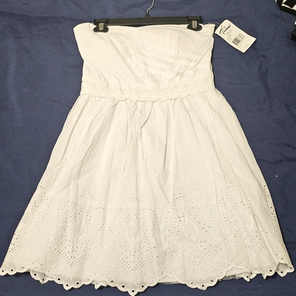 Trixxi Dresses & Skirts - White Strapless Trixxi Dress